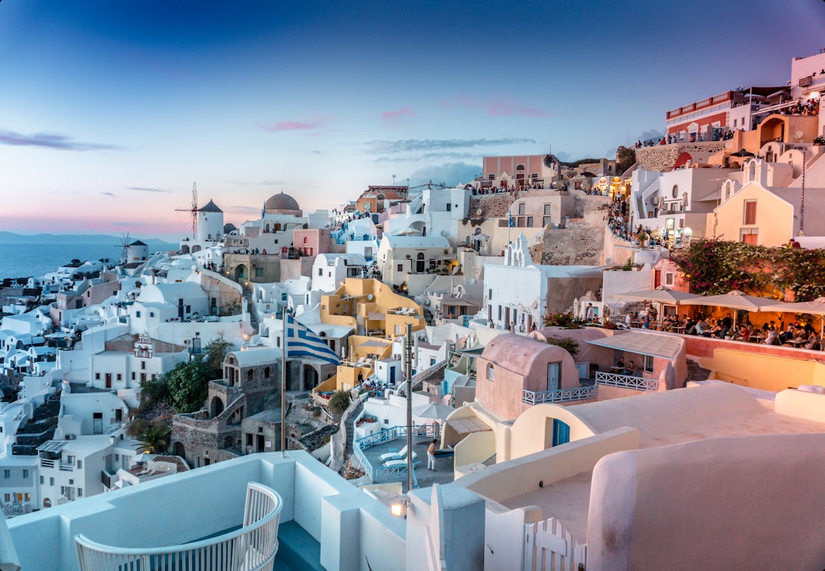 🌅 Santorini at Your Own Pace