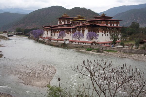 👨‍👩‍👧 Bhutan Family Happiness Tour
